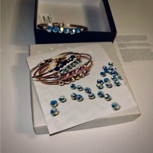💝NWT Luca+Danni w/box tags, cert. Bracelet with Iridescent Blue Beads-